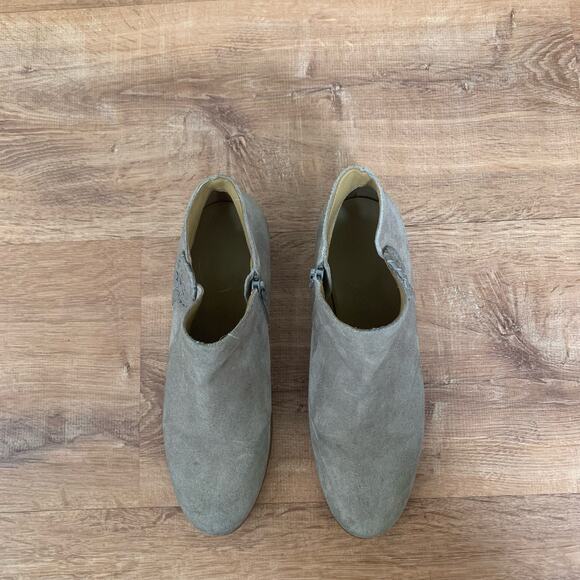 Jack Rogers Peyton Bootie in Light Grey Size 8 Suede Ankle Boot Heeled - Picture 5 of 10